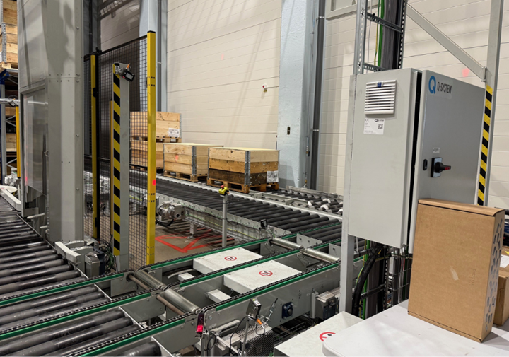 Cross transfer unit palletizing