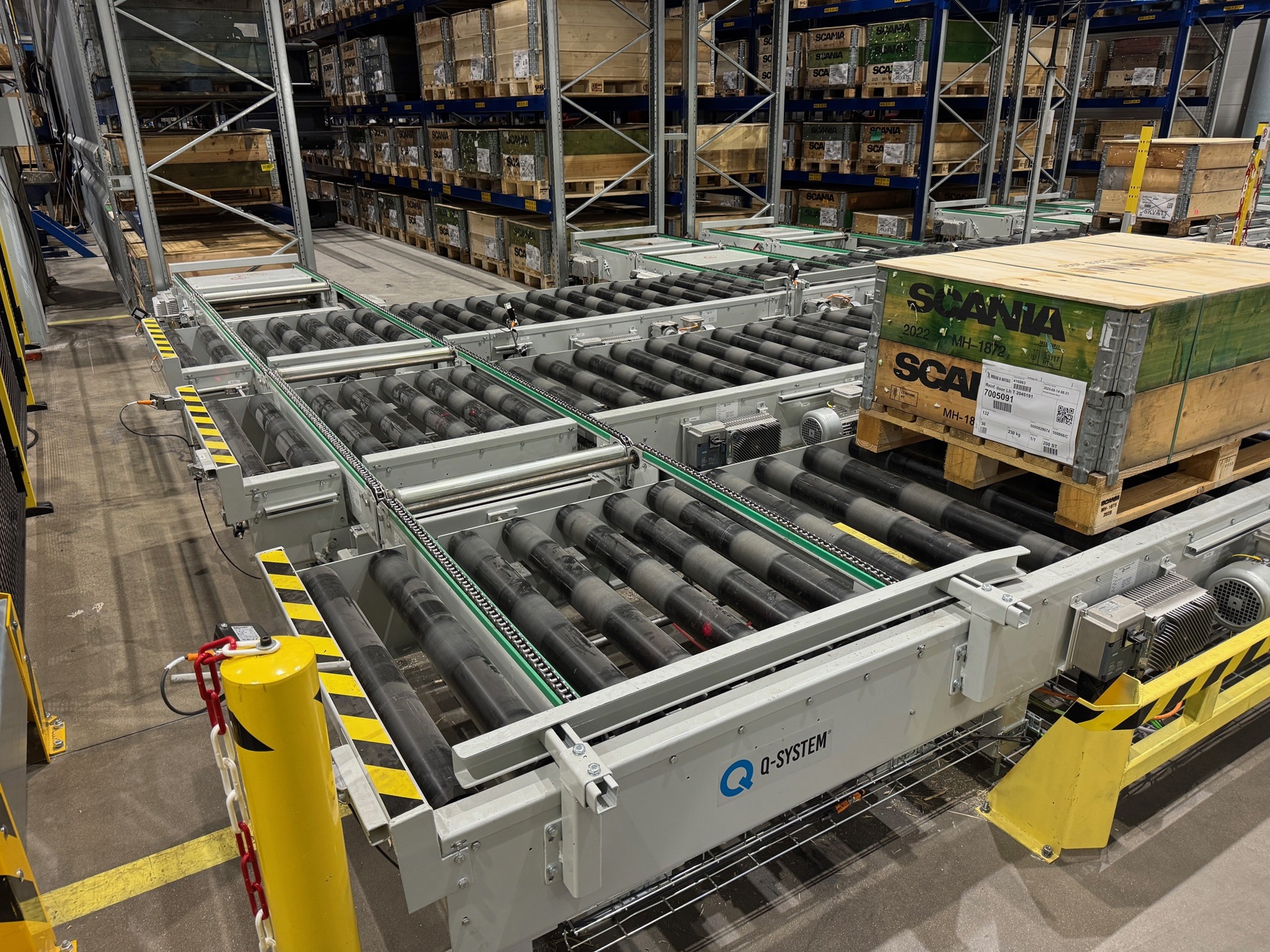 Cross transfer unit pallet moving 