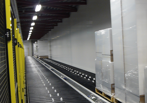 Conveyors moving goods Q89